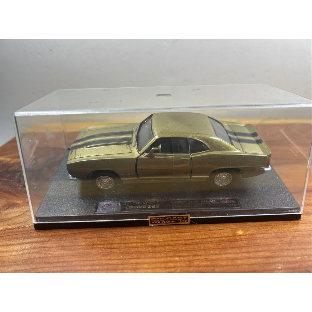 New Ray 1957 Chevrolet Z28 Diecast Red 1:32‎ Scale With Case